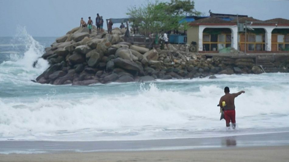 Flossie se convierte en hurac&aacute;n 2 en el Pac&iacute;fico con previsi&oacute;n de no tocar tierra