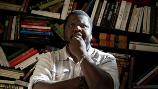Affaire Th&eacute;lyson Or&eacute;lien: un de ses accusateurs se d&eacute;voile, la promotion du livre suspendue au Canada