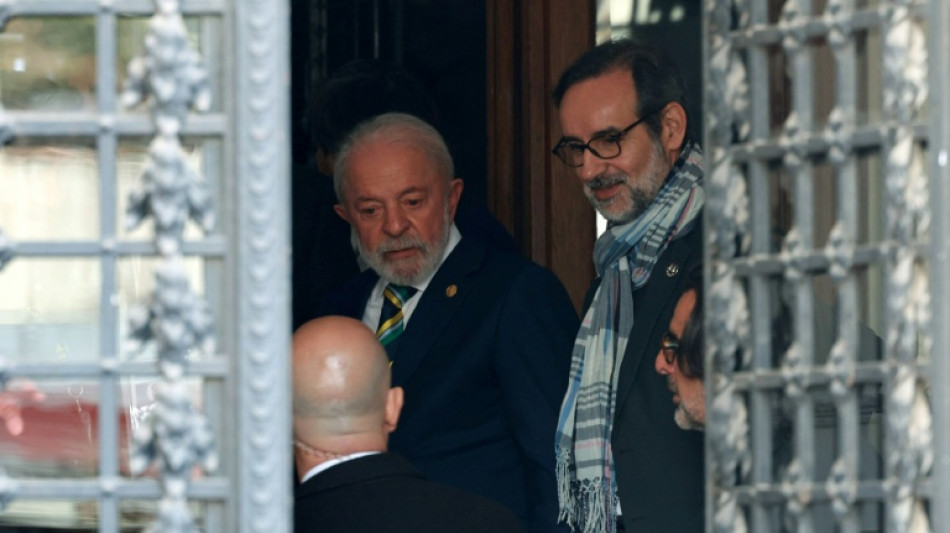 Brazil's Lula vists Argentina's Kirchner, under house arrest
