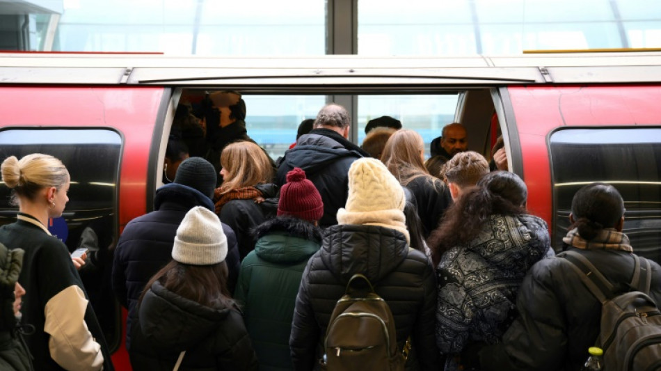 Streik der Bahn-Besch&auml;ftigten in Gro&szlig;britannien legt Pendlerverkehr lahm