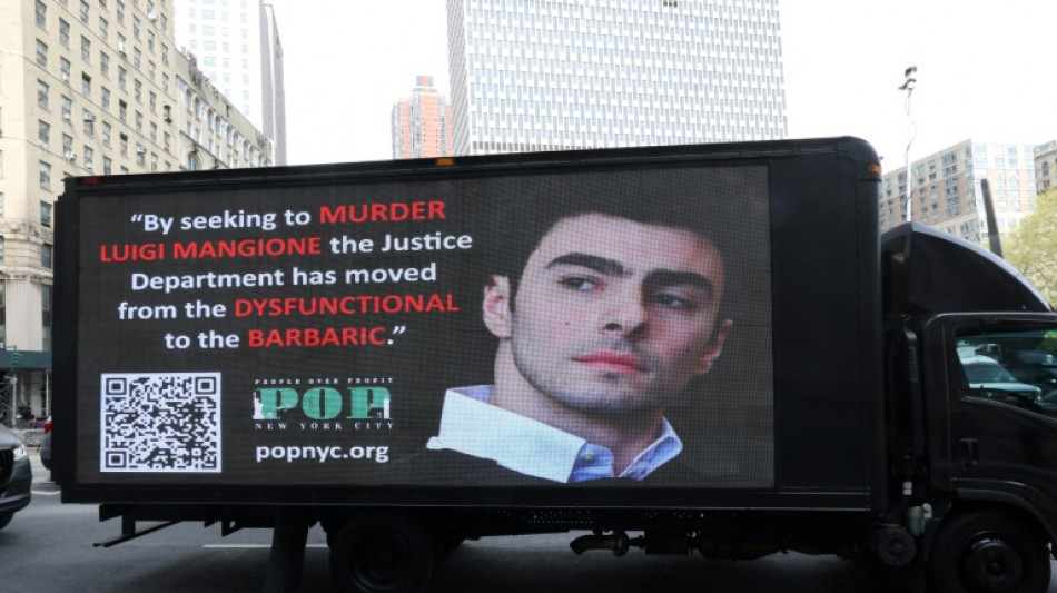 Acusado de assassinar executivo de seguros médicos em NY se declara inocente