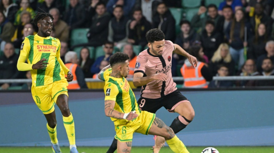 Ligue 1: sans &eacute;clat, Paris accroch&eacute; &agrave; Nantes