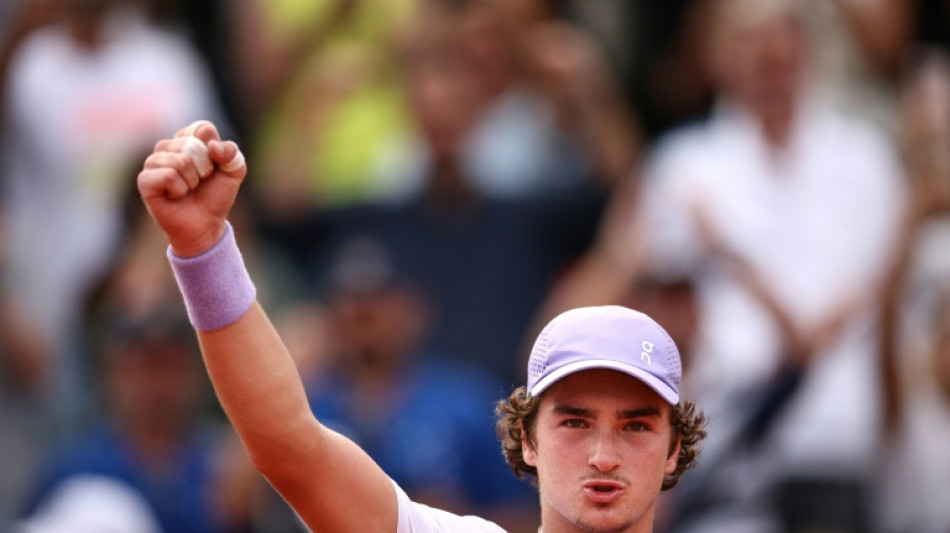 Fonseca frenzy as Brazilian stirs memories of Kuerten at Roland Garros