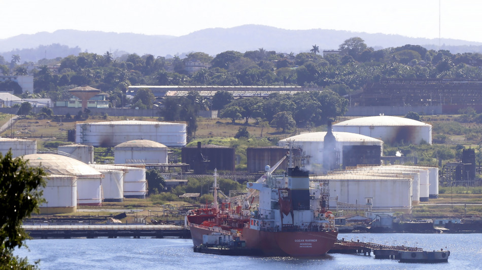 Prezzo del petrolio in calo, Wti scambiato a 59,08 dollari