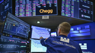 Rebond technique et possible d&eacute;sescalade commerciale soutiennent Wall Street
