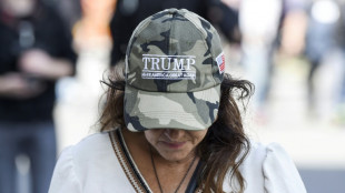 En France, les autorités inquiètes de l'influence de la nébuleuse MAGA