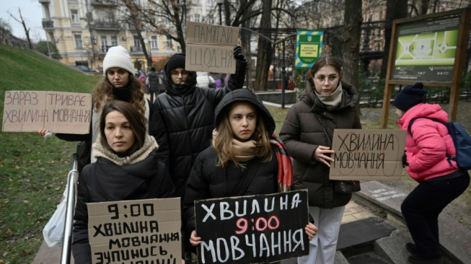 Ukraine: &agrave; Kiev, des militantes en qu&ecirc;te du respect d'une minute de silence quotidienne