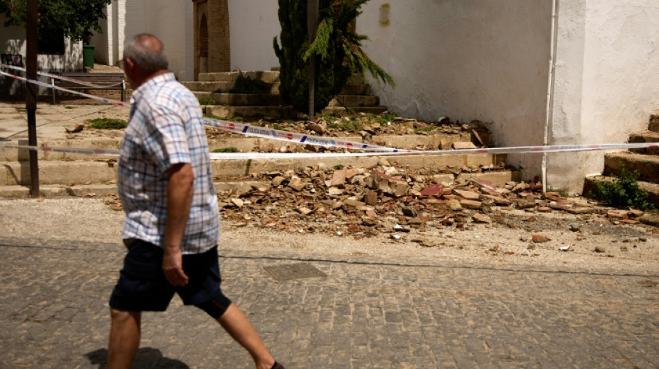Nuevo temblor en la ciudad espa&ntilde;ola de Granada deja tres heridos y obliga a cerrar la Alhambra