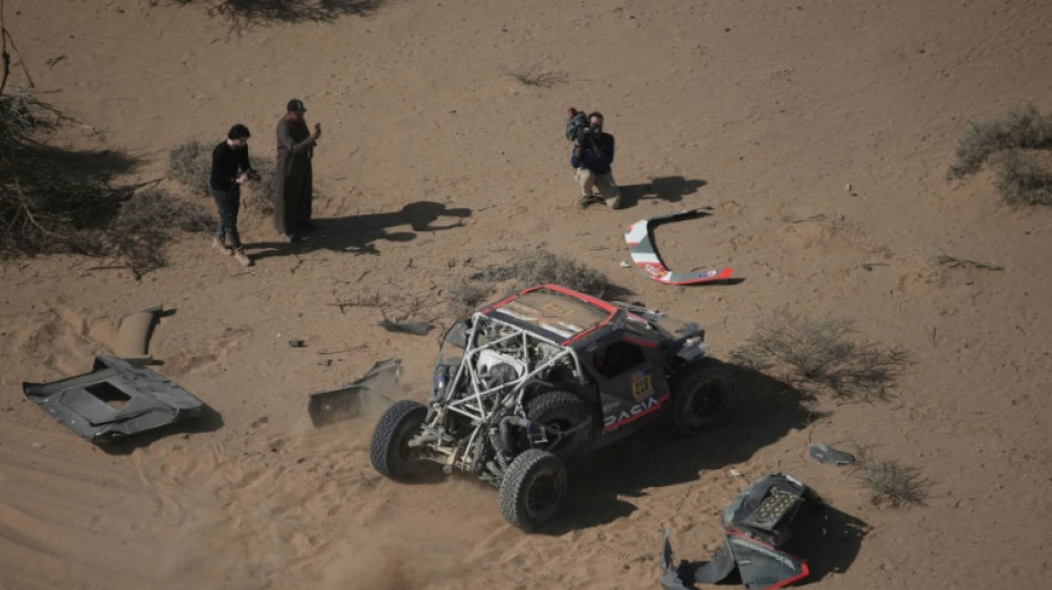 Dakar-2025: accident&eacute;, Loeb finit la 3e &eacute;tape avec 1h de retard