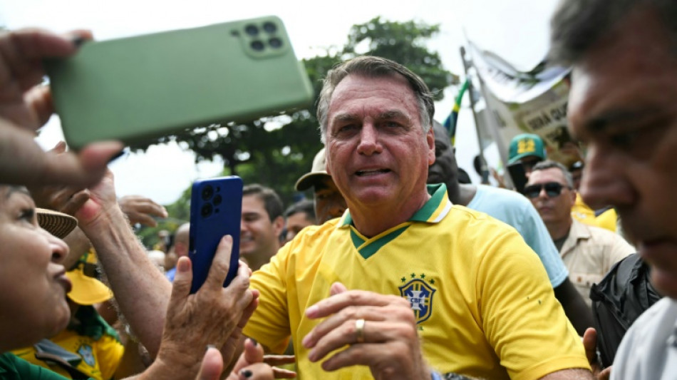Br&eacute;sil: Bolsonaro qualifie son in&eacute;ligibilit&eacute; de "d&eacute;ni de d&eacute;mocratie" face &agrave; ses partisans