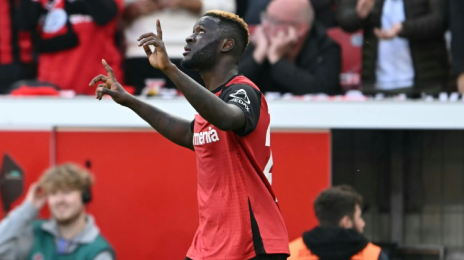 El atacante del Leverkusen Victor Boniface sufre un accidente leve de tr&aacute;fico