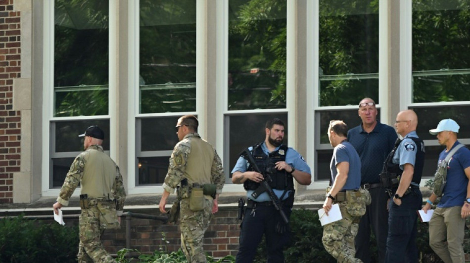 Atirador mata duas crian&ccedil;as e fere outras 17 pessoas em igreja nos EUA