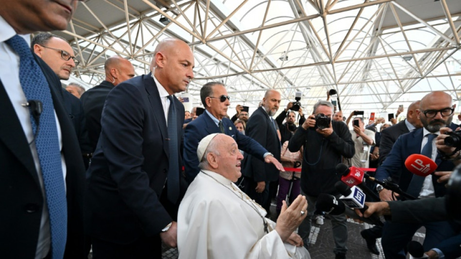 Le pape quitte l'h&ocirc;pital apr&egrave;s un s&eacute;jour de dix jours