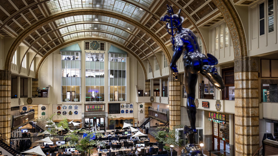 Borsa: Europa cauta, occhi su dazi, future in calo, Milano +0,6%