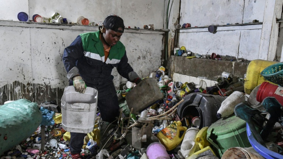 "Les d&eacute;chets ont de la valeur": au Kenya, le plastique devient brique
