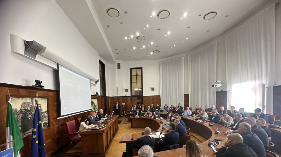 Urso, per Ast Terni entro maggio firma dell'accordo di programma