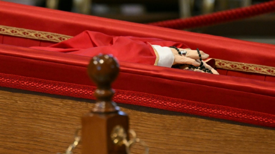 Mais de 60.000 fiéis se despediram do papa Francisco na capela-ardente