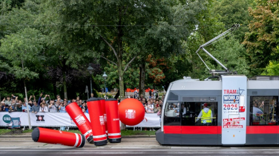 Austria gana en el primer campeonato mundial de conductores de tranv&iacute;a, celebrado en Viena