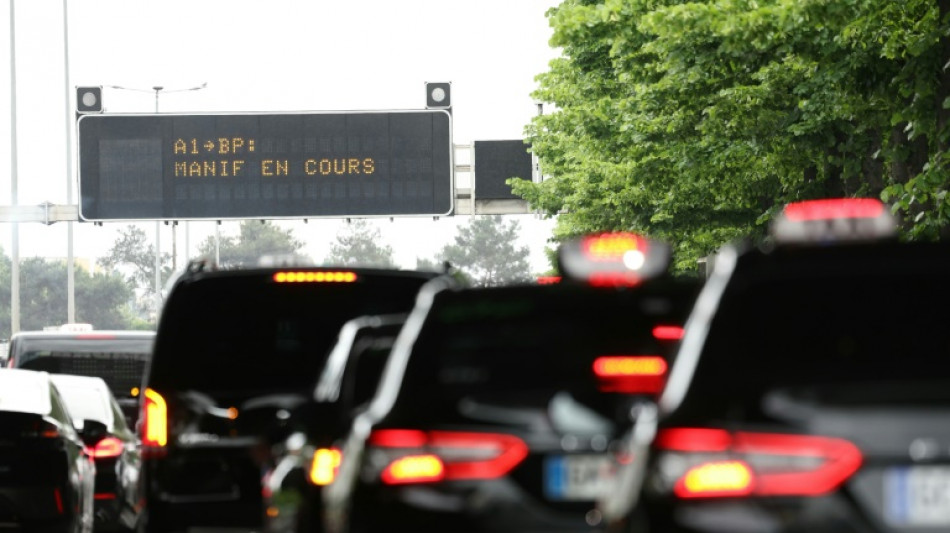 Taxis en gr&egrave;ve: l'ex&eacute;cutif compte "taper fort" sur les VTC, nouvelle r&eacute;union le 11 juin sur le transport de patients