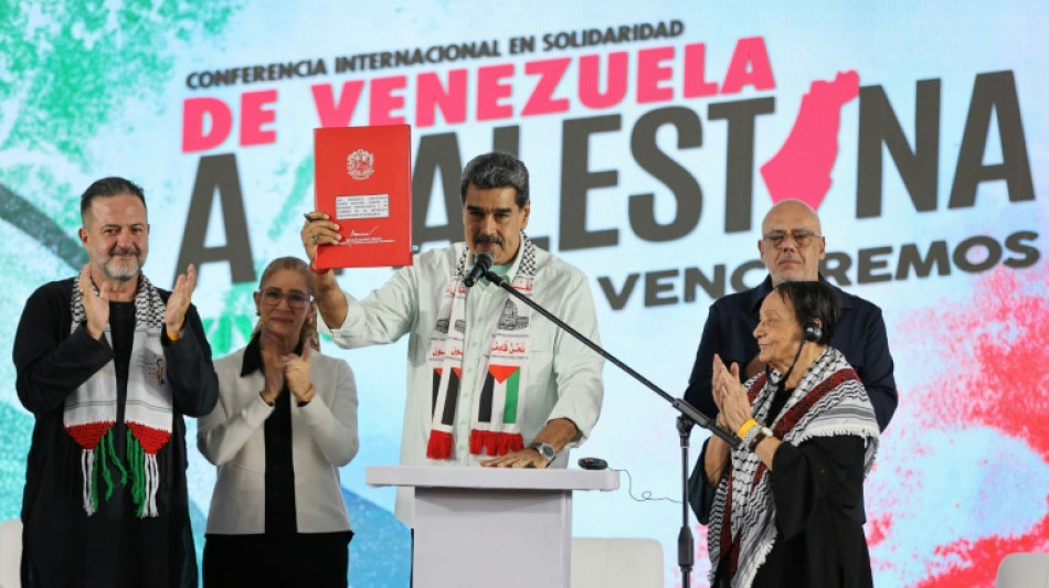 Chavistas pedem pris&atilde;o e inelegibilidade de antigo Parlamento opositor na Venezuela