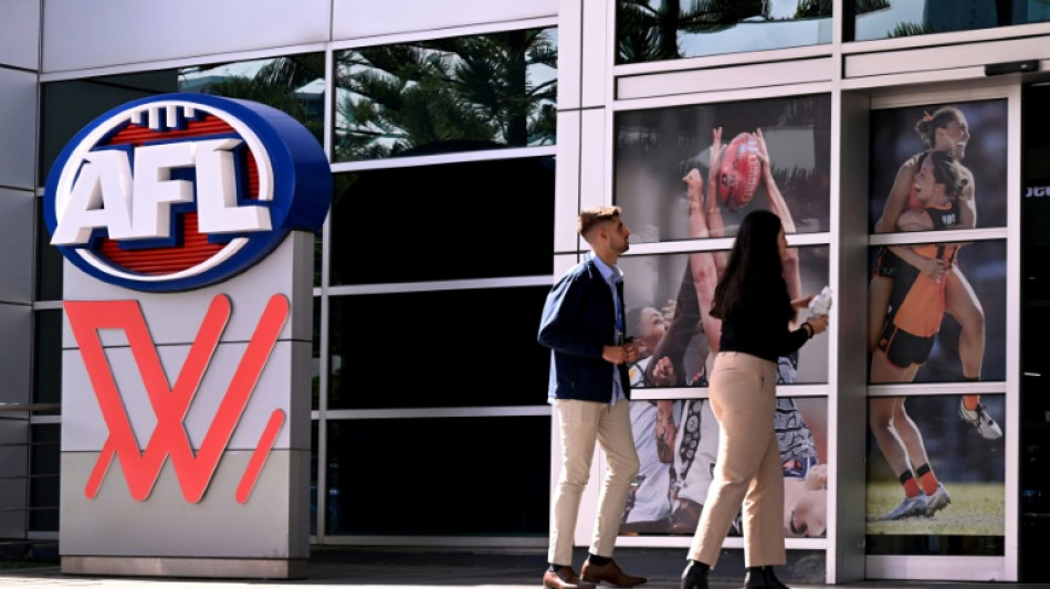 Bisexual ex-Australian Rules player praised for 'courage and bravery'