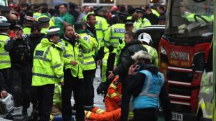 Quatro pessoas em estado grave após atropelamento durante comemorações do Liverpool