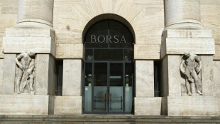 Borsa: Milano apre a +0,38%, sale Nexi, tonfo di Campari dopo i conti