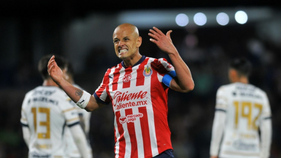 Federação mexicana e Chivas sancionam Chicharito Hernández por comentários "sexistas"