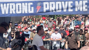 Assassino de Charlie Kirk, aliado de Trump, continua foragido nos EUA