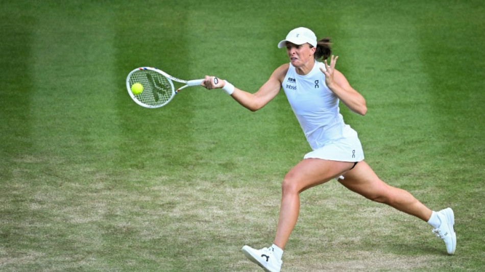 Swiatek into Wimbledon quarter-finals