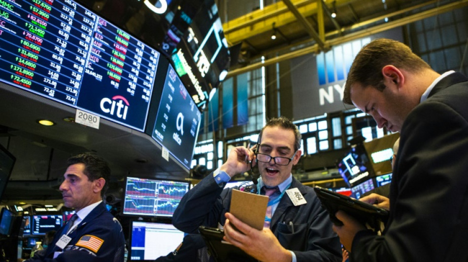 Wall Street termine en ordre dispers&eacute;, r&eacute;siste aux vents contraires