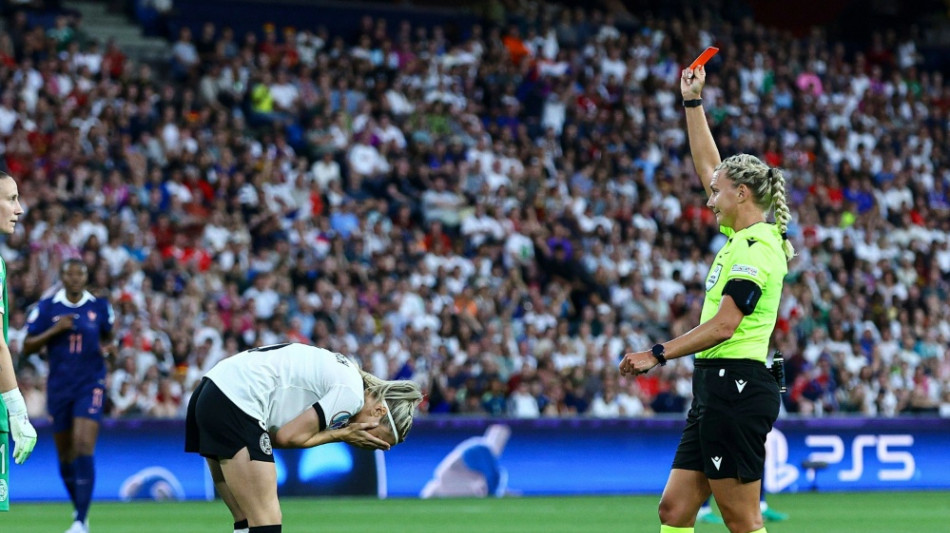 Schock f&uuml;r DFB-Frauen: Rot f&uuml;r Hendrich, Linder verletzt