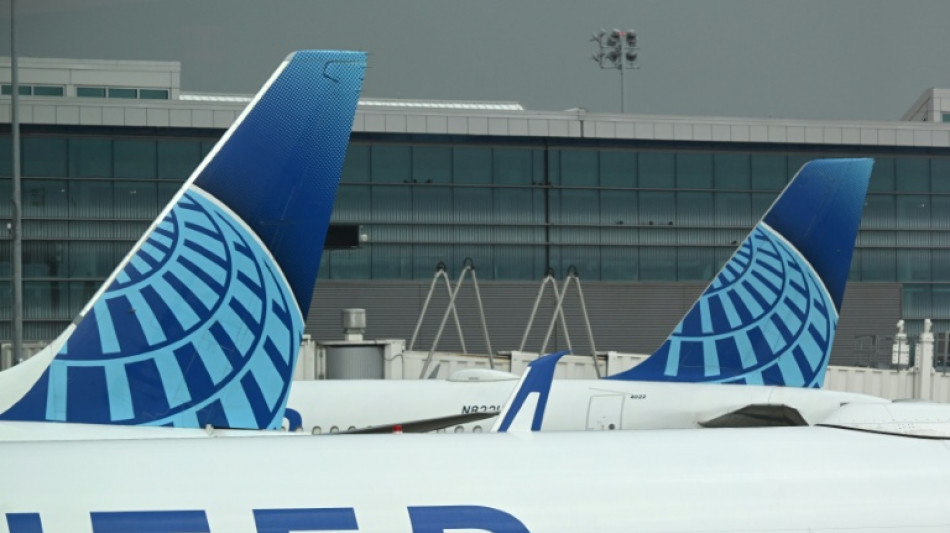 United sees demand 'strengthening' as profits edge lower