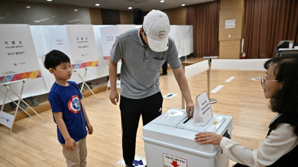 Boca de urna aponta vit&oacute;ria do candidato de centro-esquerda na Coreia do Sul