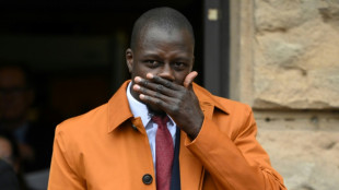 Benjamin Mendy &eacute; absolvido de acusa&ccedil;&otilde;es de estupro na Inglaterra