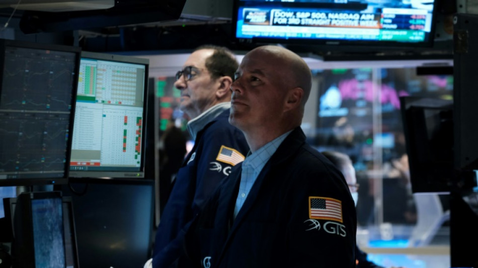 Wall Street conclut en perte, la Fed p&egrave;se