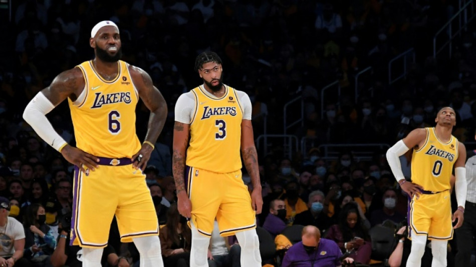Los Lakers, fuera de playoffs: claves de una debacle histórica