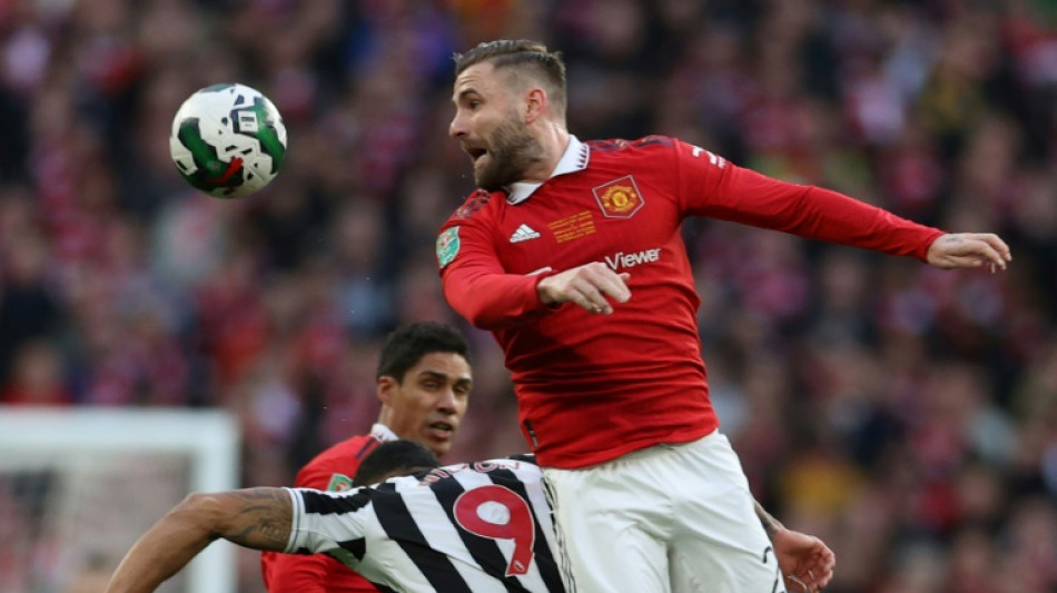 Shaw extends contract at Man Utd to 2027