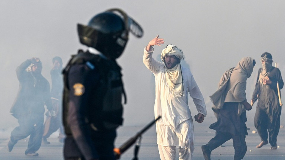 Journ&eacute;e meurtri&egrave;re &agrave; Islamabad o&ugrave; l'opposition augmente la pression sur les autorit&eacute;s