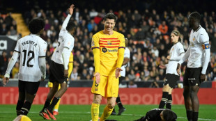 Barcelona trope&ccedil;a com Valencia no Espanhol e chega a 3 jogos sem vencer