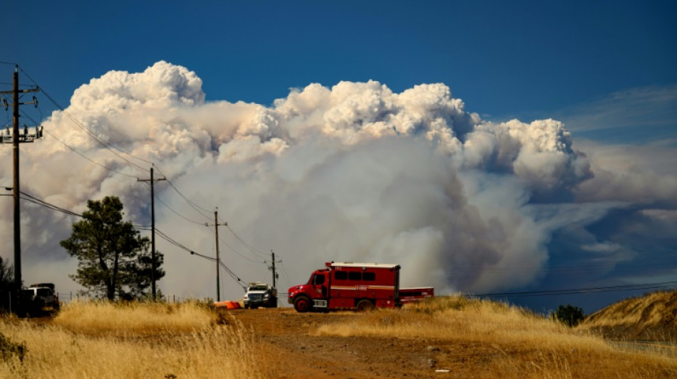 Des milliers d'&eacute;vacuations en Californie face &agrave; un m&eacute;gafeu qui grossit rapidement