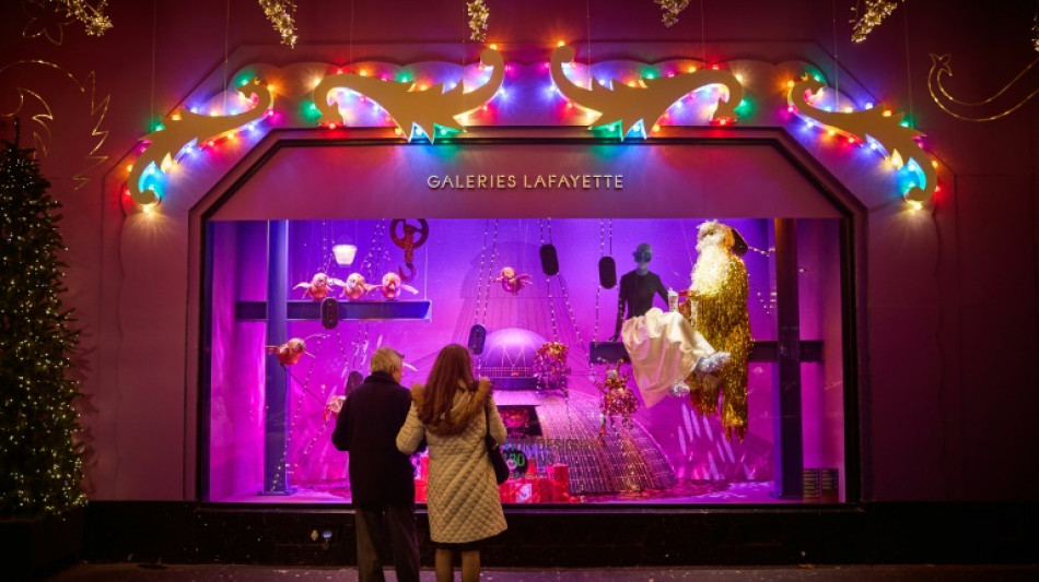 Los turistas regresan a Par&iacute;s para celebrar el final del a&ntilde;o
