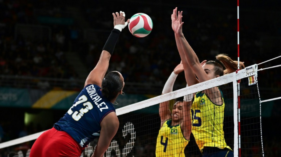 Brasil perde para Rep&uacute;blica Dominicana e fica com a prata no v&ocirc;lei feminino