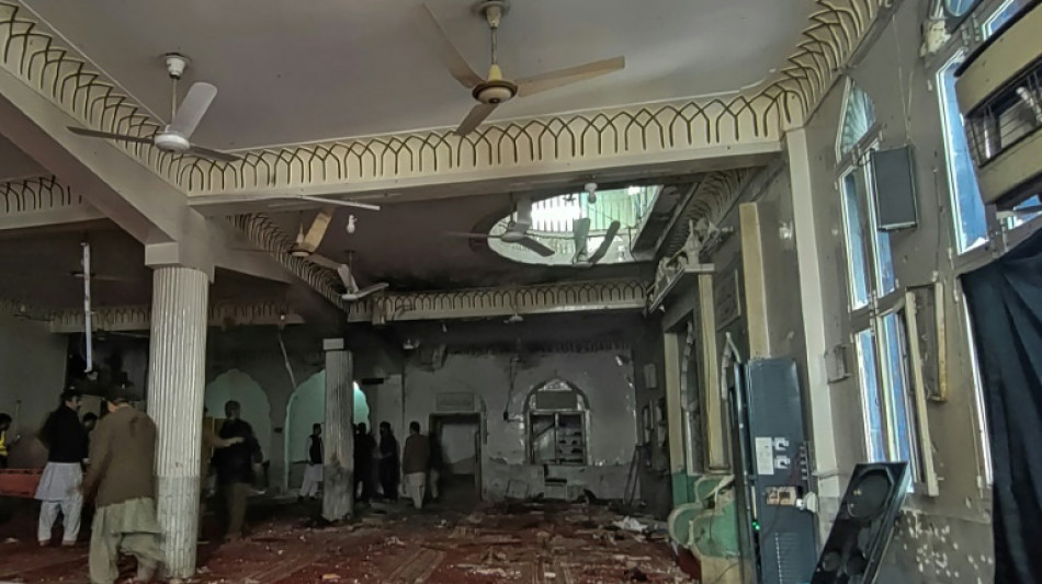 Al menos 30 muertos en atentado contra una mezquita en Pakist&aacute;n