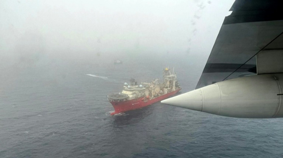 A flotilha que tenta resgatar o submers&iacute;vel nas imedia&ccedil;&otilde;es do Titanic