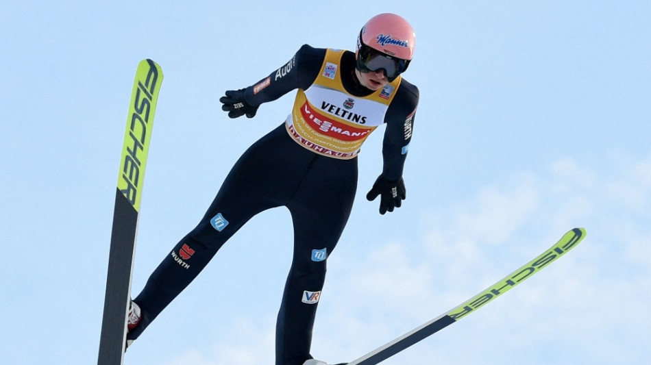 Geiger und Eisenbichler hauchd&uuml;nn am Podest vorbei