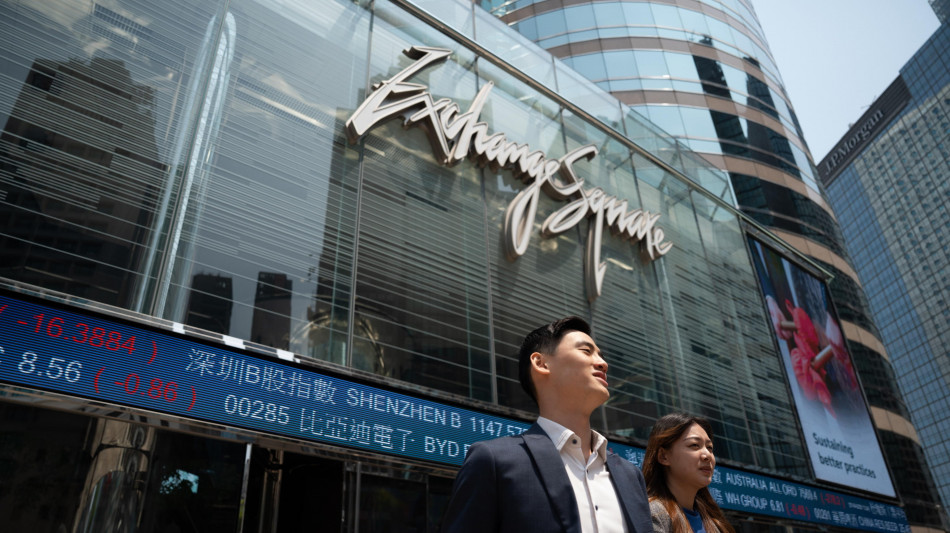 Borsa: Hong Kong positiva, apre a +0,26%