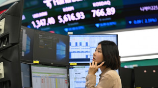 US stocks end higher as AI shares stabilize 