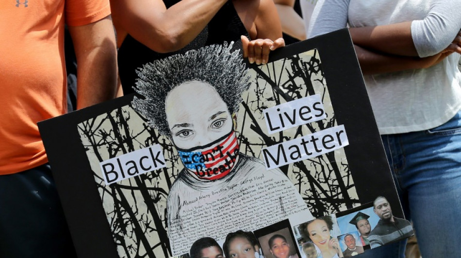 Indignación en EEUU tras un video en que policías atacan a un joven negro durante una pelea