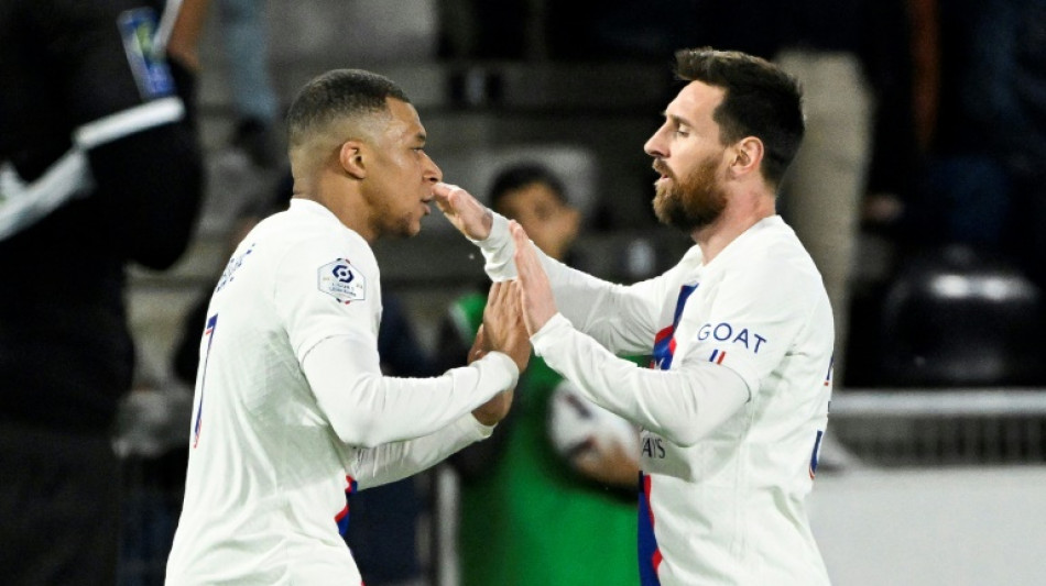 PSG vence lanterna Angers (2-0) com dois de Mbapp&eacute; e fica ainda mais perto do t&iacute;tulo